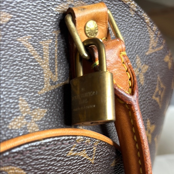 Louis Vuitton Vintage Ellipse Monogram Shoulder Bag with Gold Accents MI1000 - Picture 16 of 16